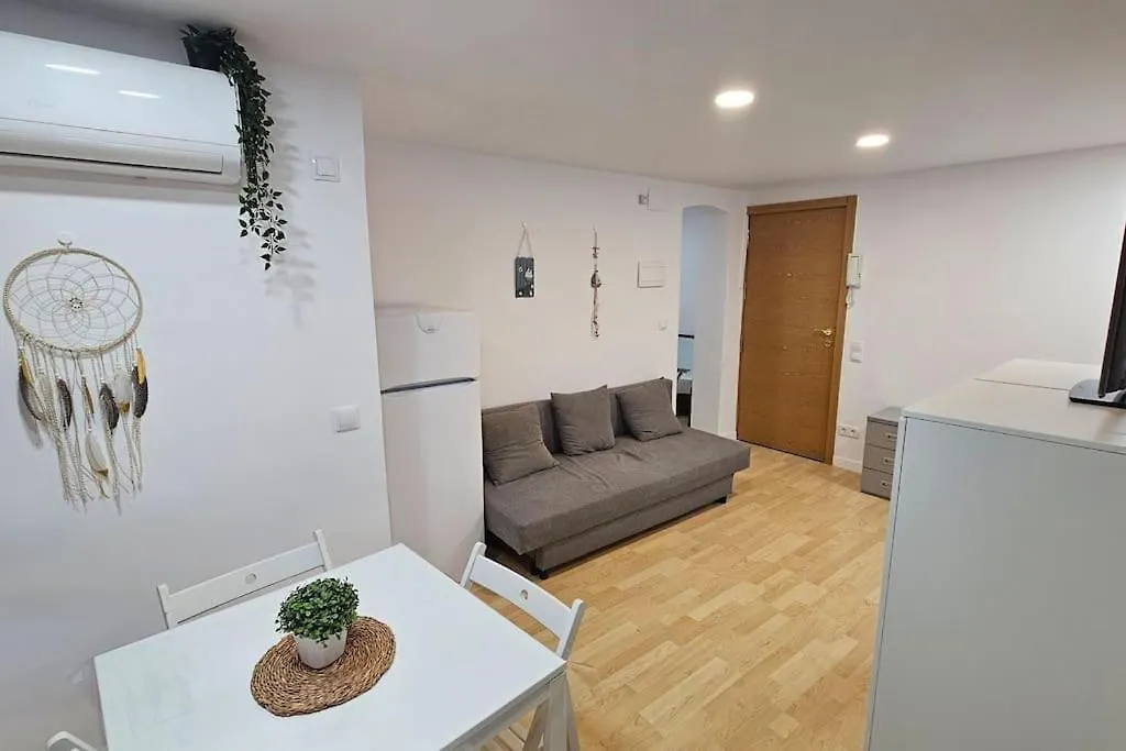 Estudio Centrico A 2 Minutos De La Playa 살루